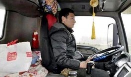 货车司机吃饭被爆料视频,饮食困境引发社会关注